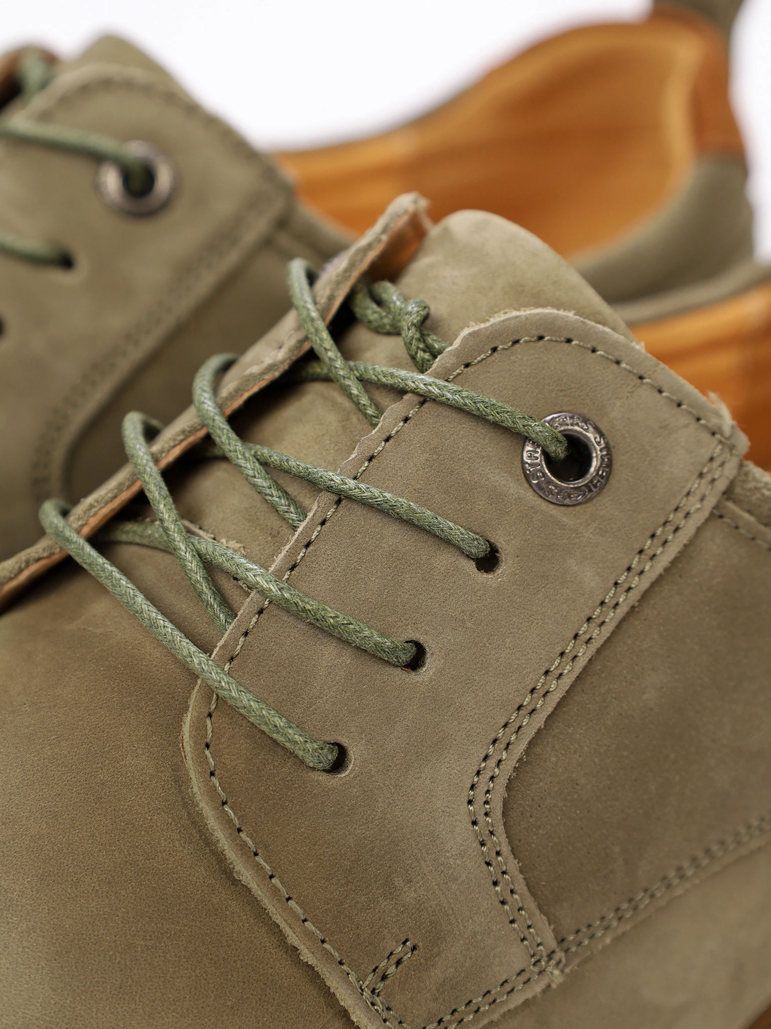 Туфли-дерби зеленого цвета со шнуровкой